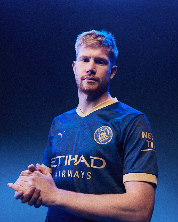 官方：葡萄牙主帅马丁内斯当选加泰罗尼亚足协年度最佳教练（加泰罗尼亚足协官宣：葡萄牙主帅马丁内斯荣膺年度最佳教练）