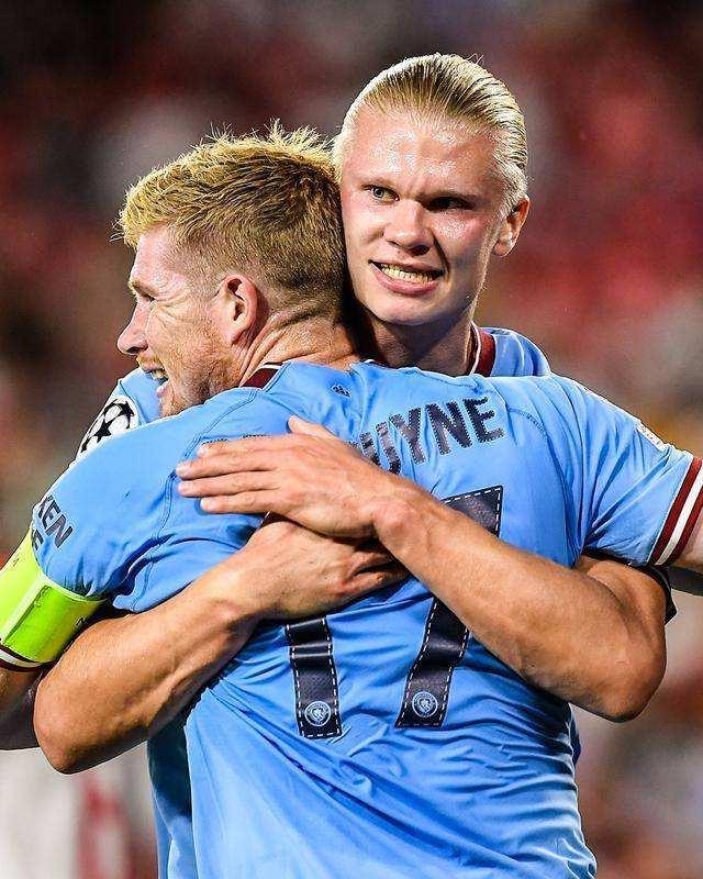 记者问批评球员是否担心更衣室反对，穆帅：你爸对你永远都很好？（被问批评球员会否惹更衣室不满，穆帅反问：你爸会一直对你好吗？）