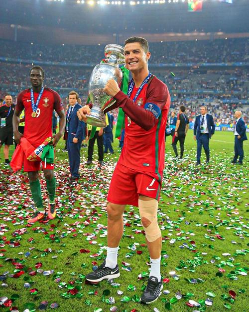 博尼：踢欧冠是我的梦想；今天我们付出了全部，被绝杀很痛苦（博尼：欧冠是我的夙愿；我们拼尽全力仍遭绝杀，令人痛心）