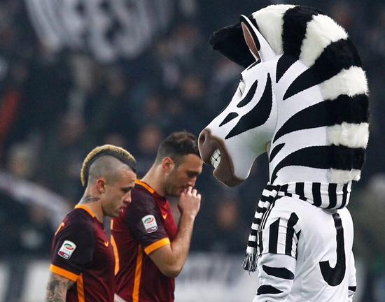 意甲半场：埃克勒卡姆远射造险，那不勒斯暂0-0乌迪内斯（意甲半场战报：埃克勒卡姆远射制造险情，那不勒斯暂与乌迪内斯0-0）