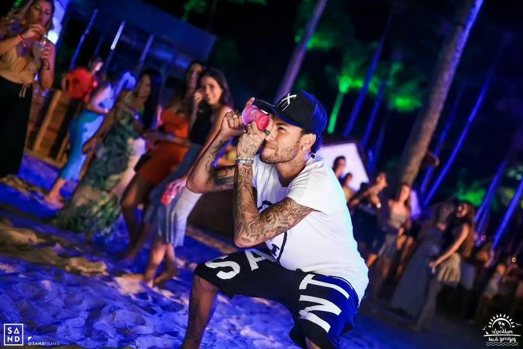 西甲裁判罚下昔日名哨，后者曾执法当年的米兰利物浦欧冠决赛