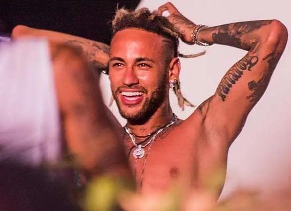 那不勒斯vs尤文：麦克托米奈首发，伊尔迪兹、小孔塞桑出战（那不勒斯对阵尤文：麦克托米奈首发，伊尔迪兹与小孔塞桑出场）