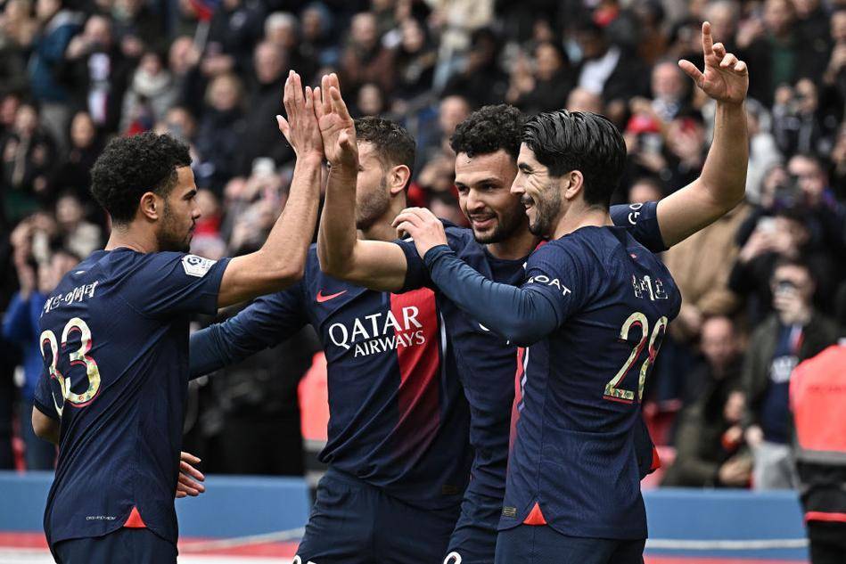 自1956年以来，姆巴佩是首位自然年五大联赛进36球的法国球员（姆巴佩成1956年以来首位自然年五大联赛进36球的法国球员）