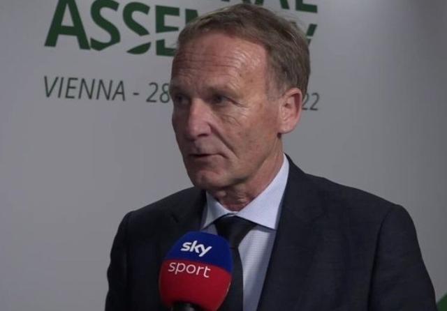 伤愈回归，三笘薰重返球场进行单独训练