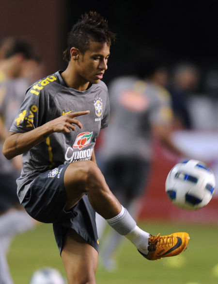 罗体：卢卡库本周末可能归队，预计意超杯半决赛踢米兰时复出（罗马体育报：卢卡库或于本周末归队，预计在意超杯半决赛对米兰时复出）