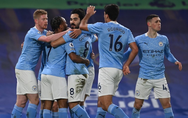 判若两队，武汉三镇前14轮5胜3平6负，后16轮1胜4平11负（两极反差！武汉三镇前14轮5胜3平6负，后16轮仅1胜4平11负）