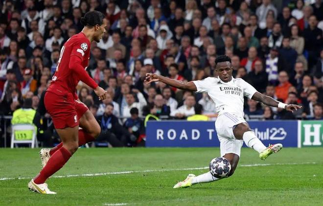 最后时刻连续3记关键三分！姜伟泽15中8&三分10中4轰下22分（生死时刻连中三记致命三分！姜伟泽15投8中、三分10投4中砍下22分）