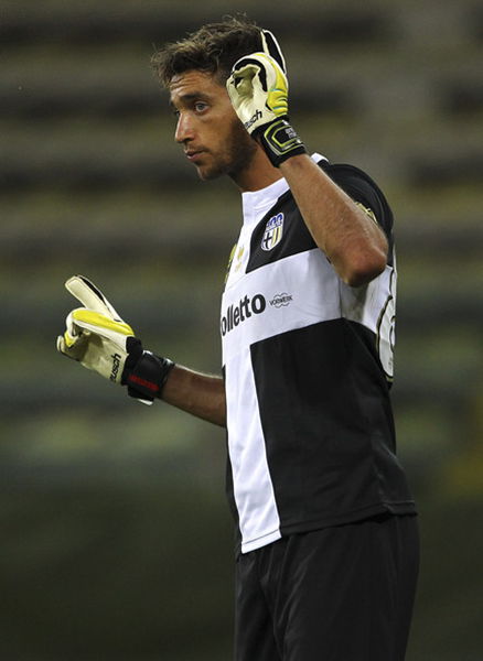 以全新视角回顾AC米兰对阵罗马的比赛📽️🔴⚫（从不同角度重温AC米兰与罗马的较量📽️🔴⚫）