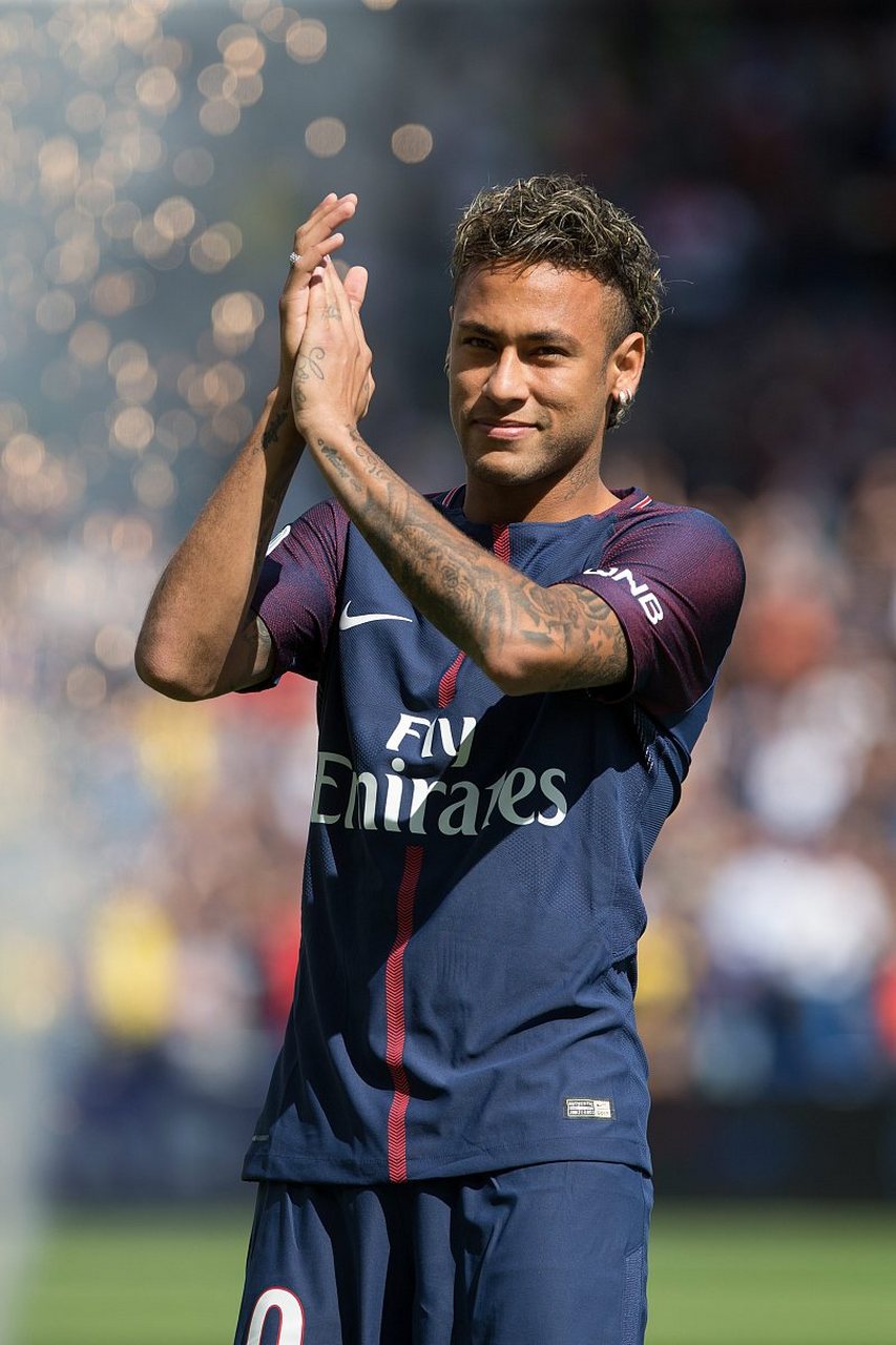 “苏超番外篇”，南京VS苏州足球对抗赛已有超5000人预约看球（苏超特别场：南京对苏州足球对决，预约观赛人数突破5000）