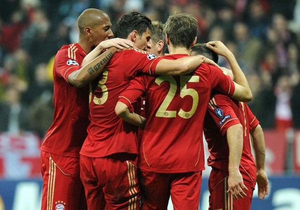 皇马推出漫威联名服饰，弗兰和卡雷拉斯进行了上身体验（皇马发布漫威联名系列，弗兰与卡雷拉斯试穿亮相）