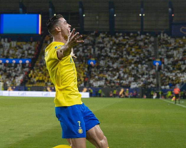 记者：丘库埃梅卡本人很想回到多特，但后者对其伤病史有顾虑