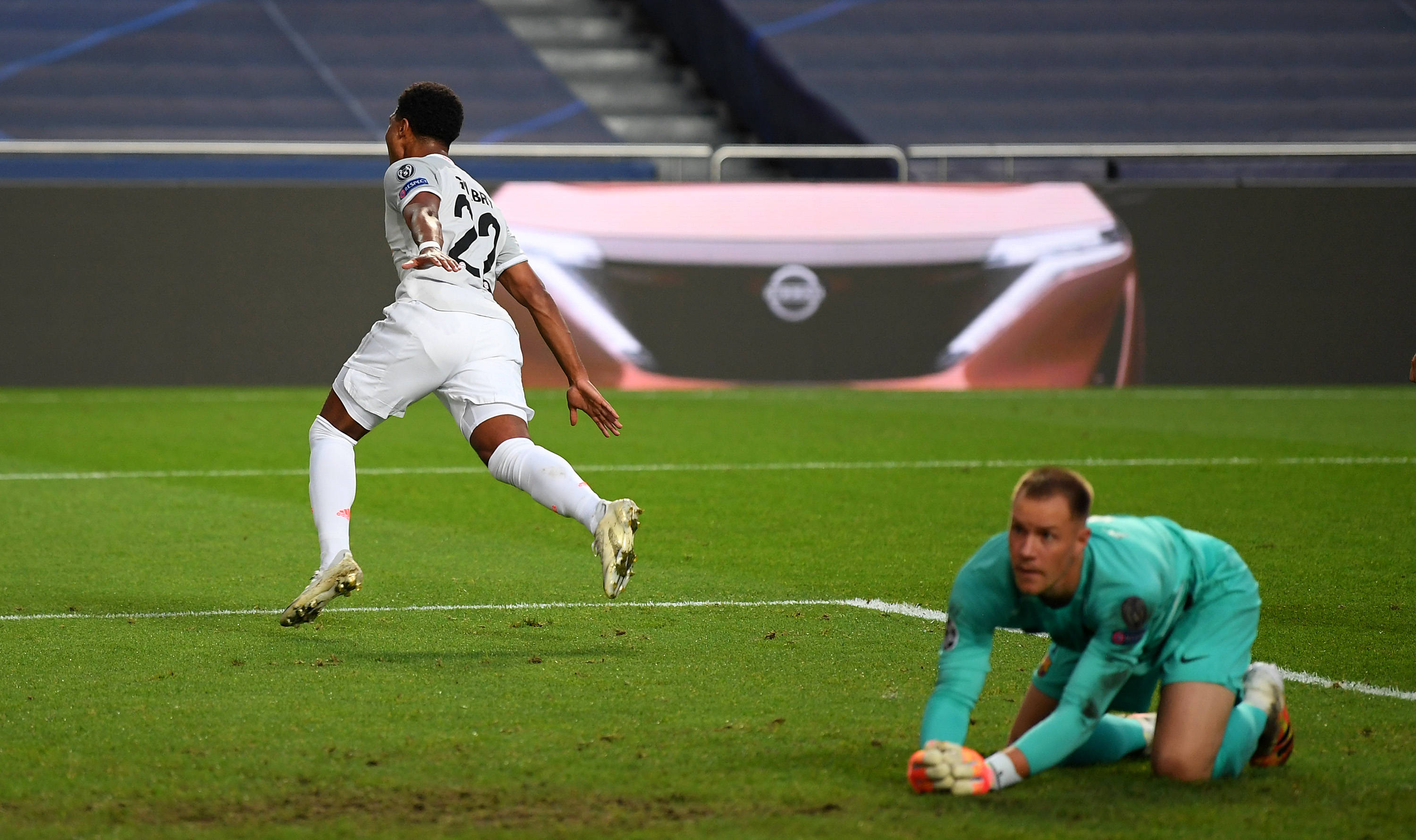 世体：曼联纽卡热刺拜仁等俱乐部都对特狮有兴趣（世体：曼联、拜仁、热刺、纽卡等豪门竞逐特尔施特根）