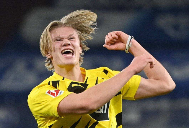 眼眶被塞尔塔球员打出血，结果收到黄牌（被塞尔塔球员打到眼眶出血，反而还吃到黄牌）