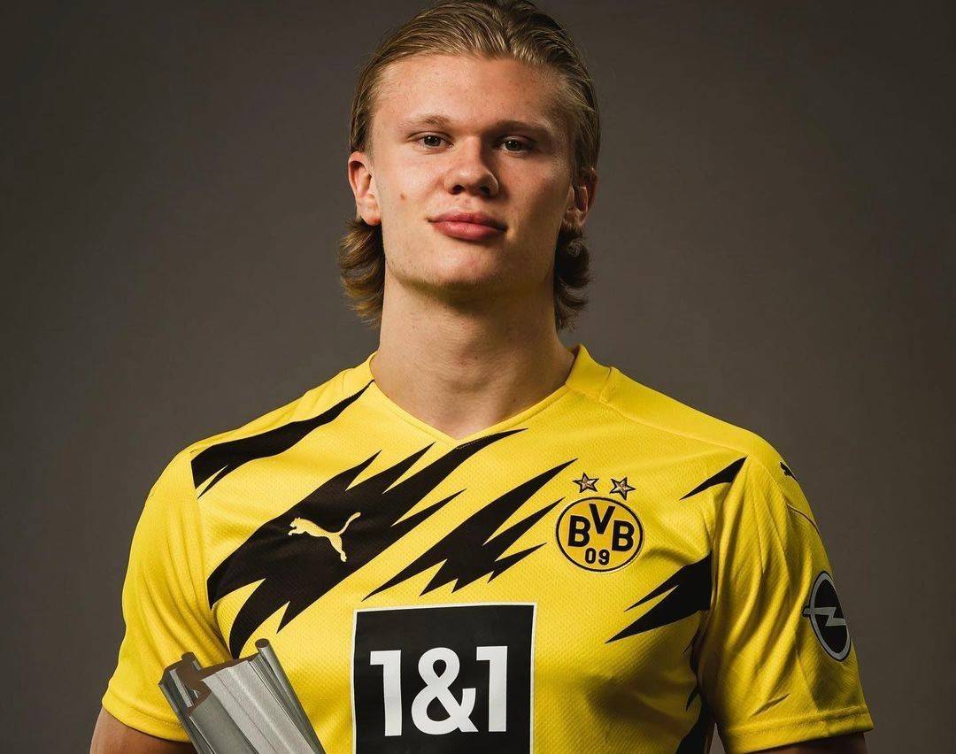 新卡牌大师？皇马本场主裁金特罗本赛季9场西甲出示8红42黄（皇马本场主裁金特罗本季西甲9战出8红42黄，堪称发牌机器）