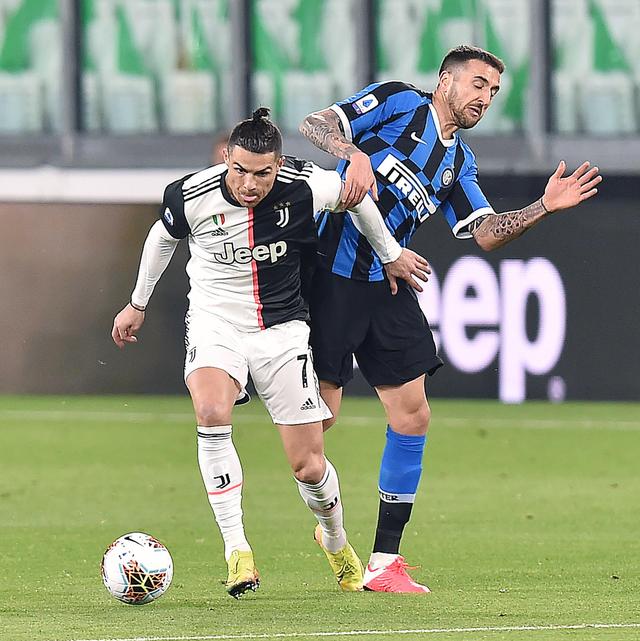 伊涅斯塔：佩德里不必成为我，希望他未来达到更高水平（伊涅斯塔：佩德里无需做我的翻版，期待他未来更上一层楼）