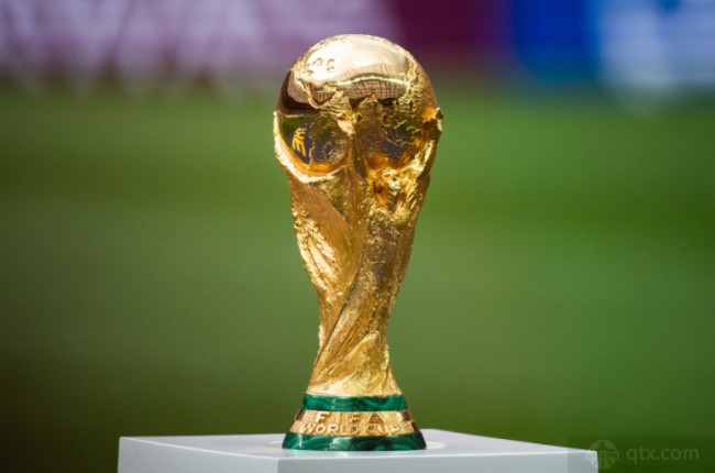 半场战报：科隆0-0圣保利（半场快讯：科隆与圣保利战成0-0）