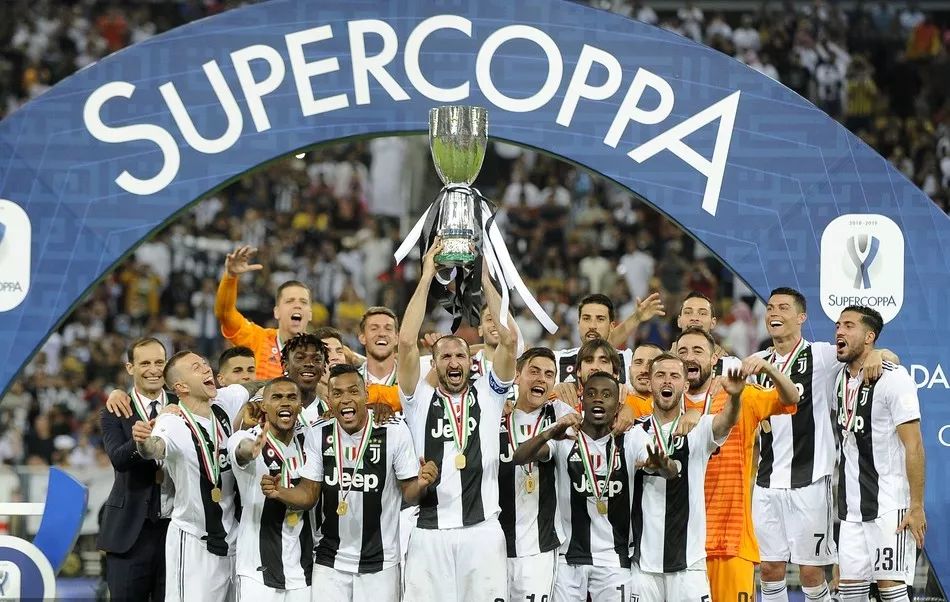 足球世界杯票务系统再次崩溃，球迷疯狂涌入（世界杯售票平台再度宕机，球迷蜂拥而至）