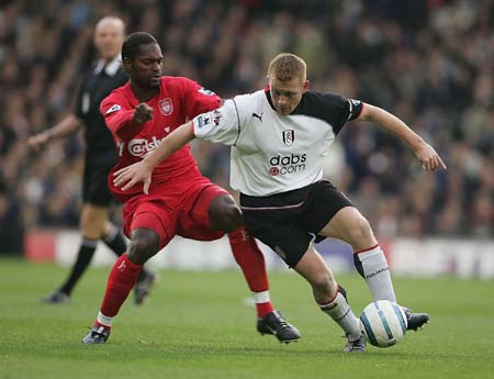 英超半场：吉马良斯角球破门，戈登点射，纽卡2-0伯恩利（英超半场战报：纽卡2-0领先伯恩利，吉马良斯角球建功，戈登点射命中）