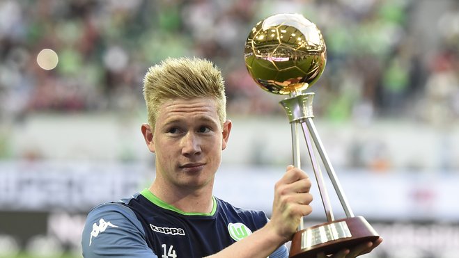 领取巴萨队史最受喜爱球员奖，梅西：巴塞罗那是我的家（梅西当选巴萨史上最受喜爱球员：巴塞罗那永远是我家）