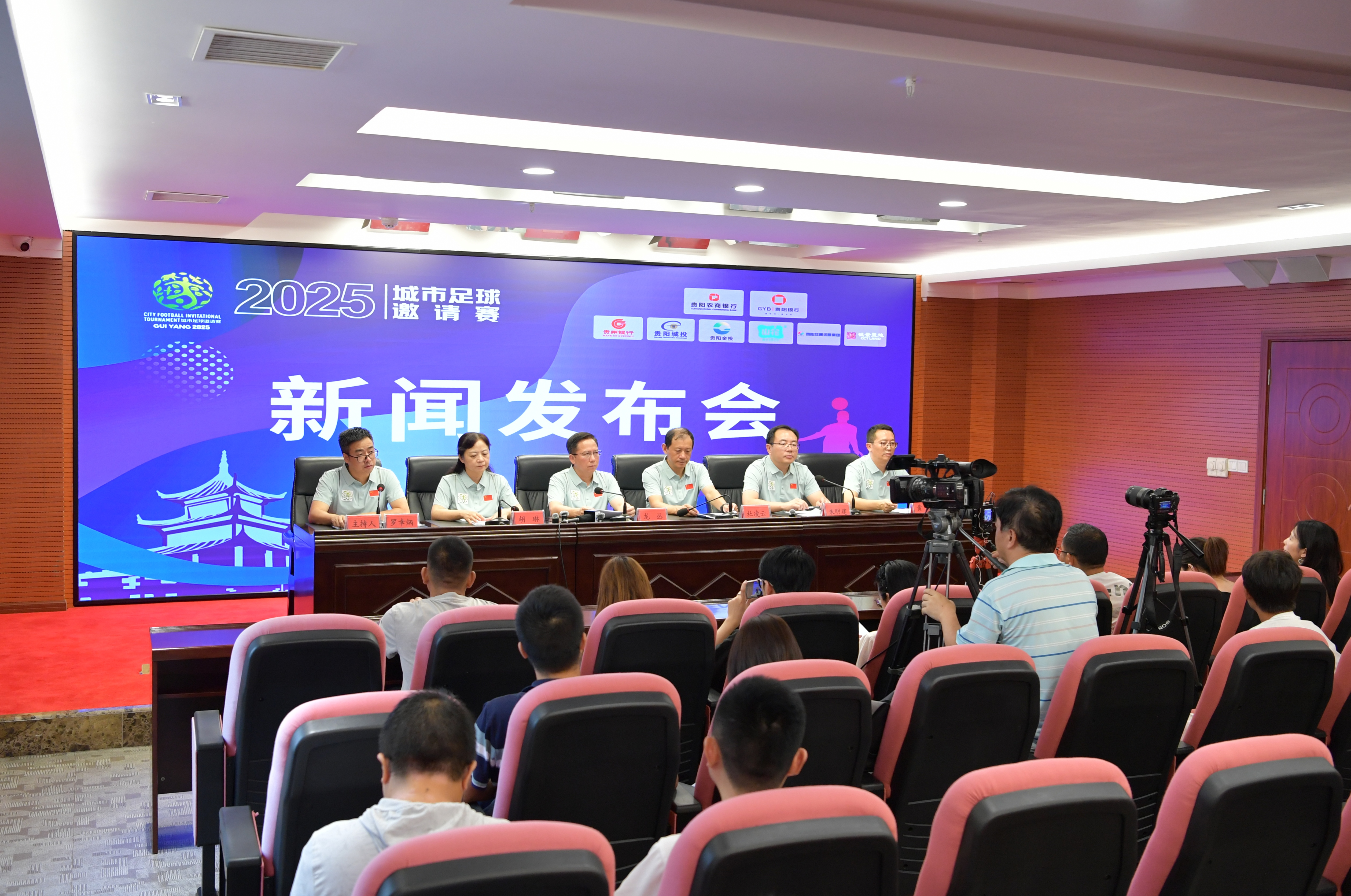 C罗在媒体评选的明年世界杯百大中高居第25！梅西仅第八！（媒体评选明年世界杯百大球星：C罗第25，梅西仅第8）