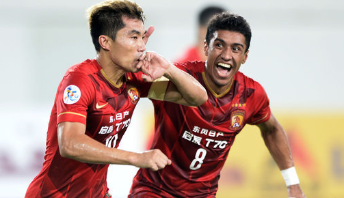 篮球篮网主力中锋脚踝扭伤，伤势待评估