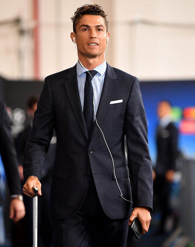 意媒：基耶萨可能冬窗回意甲，国米和米兰都在密切关注（意媒：基耶萨或在冬窗重返意甲，国米与米兰紧盯动向）